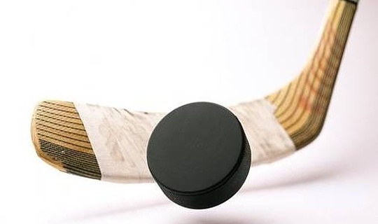 Hokejová výstroj #1: Od zahnuté větve po kompozitový brus - BK Havlíčkův  Brod