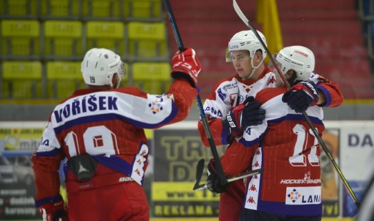 Generálka na jedničku! Bruslaři nastříleli Velkému Meziříčí bůra