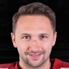 Konečně to tam spadlo, oddechl si Plachý. Hokejky schovával v kabině